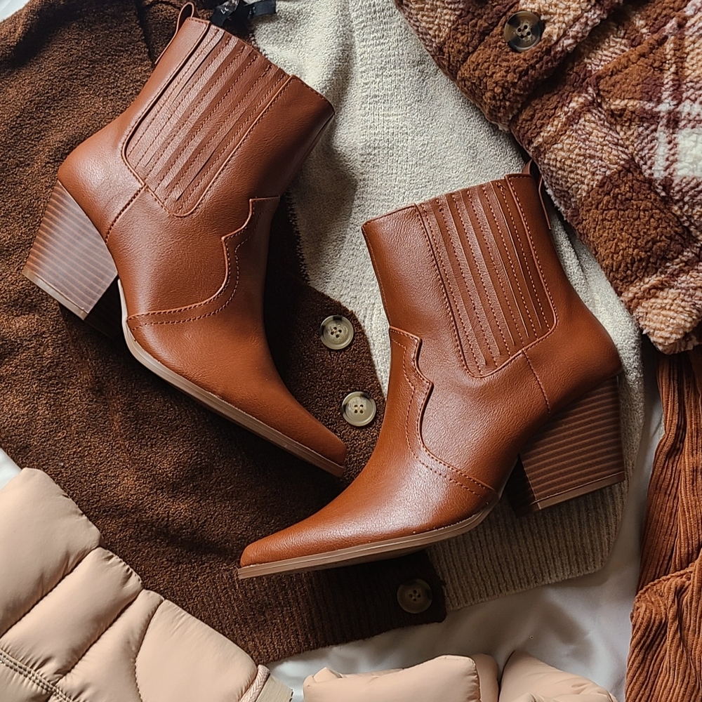🚨ON SALE🚨// Rich cognac vegan leather western style Boot - Picture 5 of 5